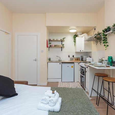 Cosy 1 Bed Flat Near City Centre Apartment Единбург Екстериор снимка